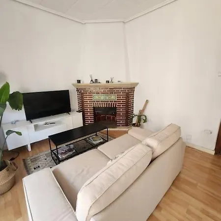 Apartamento Amplio, Luminoso Y Bien Ubicado *